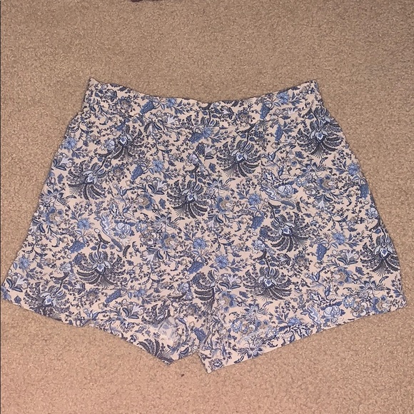 H&M Pants - H & M Floral Pattern Flowy Shorts